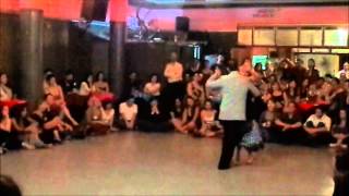 Peli Virginia Pandolfi y Santiago Castro   Cacareando