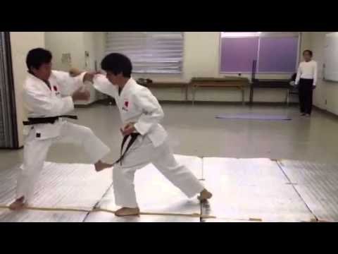 中段突き廻し受け崩し