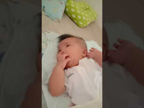 4 month 2 day baby Mya Adelina @ otet 🥰 eat two finger