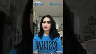 Download lagu IIS DAHLIA'S HUSBAND IS RUMORED TO HAVE AN ILLEGAL RELATIONSHIP AFTER KISSING CHILD | @TribunLamp... mp3