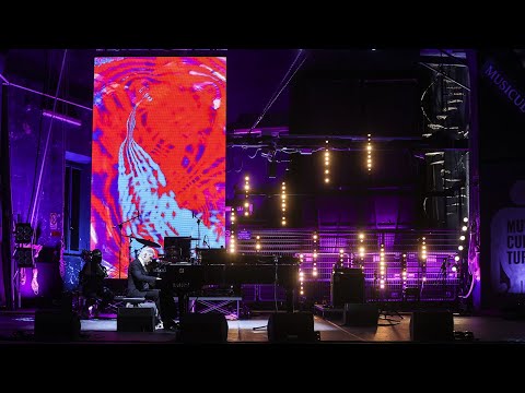 Morgan canta "Lontano lontano" di Luigi Tenco