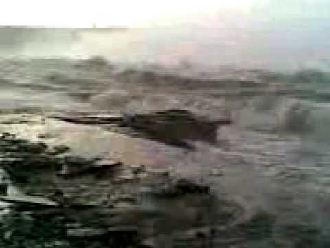 WORLD'S MOST SHOCKING TSUNAMIS !!