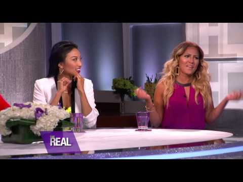 Should a Man Pay on a First Date?