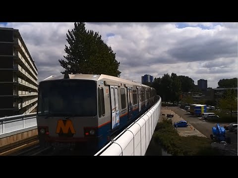 RET Metro 3*Type T vertrekt op Slotlaan richting De Terp op metrolijn C