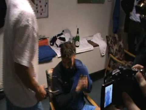 Hanek prišiel pri oslavách o bradu