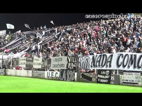 "La tribuna de Estudiantes contra Almirante, desde adentro de la cancha (CaserosPincha.com)" Barra: La Barra de Caseros &bull; Club: Club Atlético Estudiantes