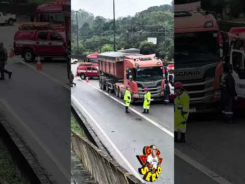 AVENIDA TABOÃO DA SERRA TOTALMENTE INTERDITADA NA  MANHÃ DESSA QUINTA FEIRA DIA 25 SENTIDO NORTE PRÓXIMO AO VALE DOS REIS