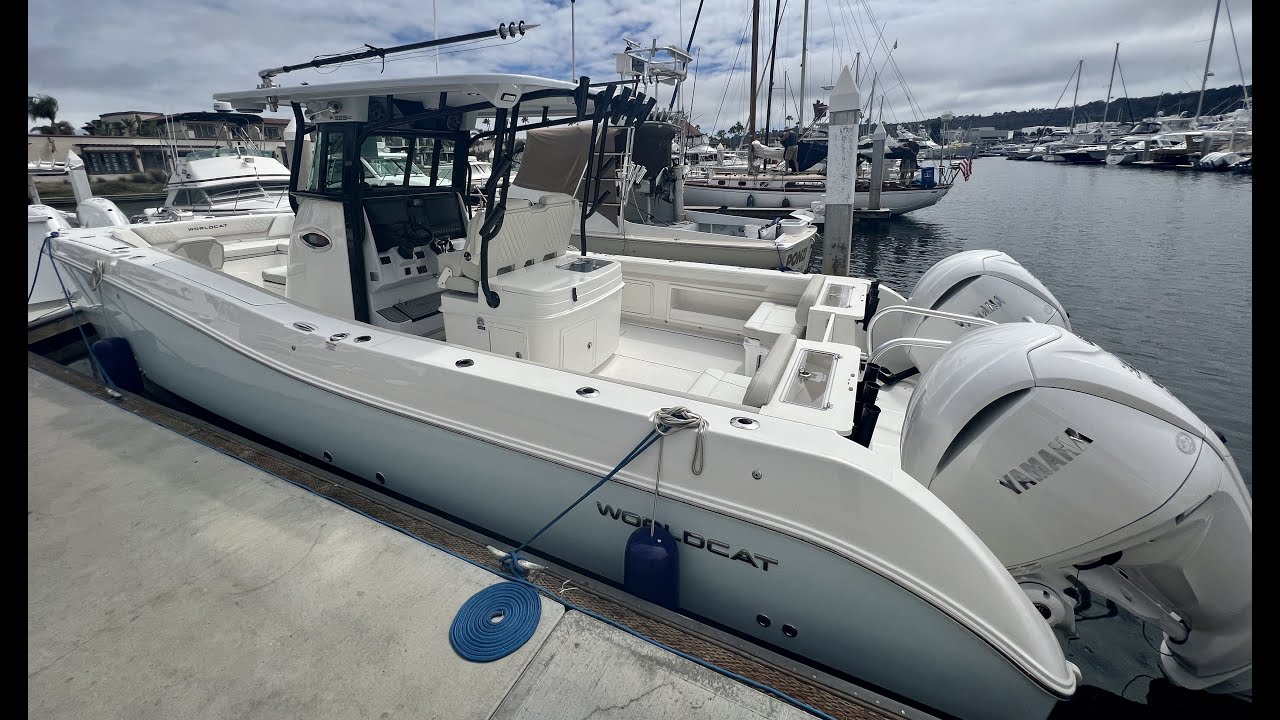 2024 World Cat 325CC Center Console