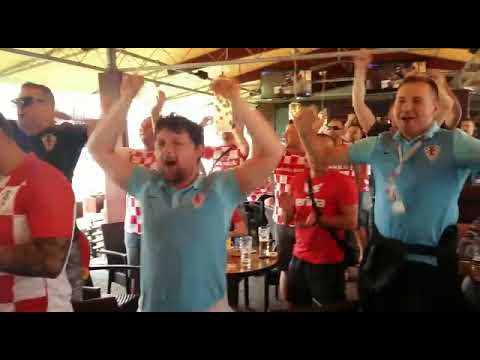 Svi su na nogama u ovome kaficu