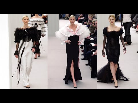 CHANEL Haute Couture Autumn Winter 2004- 2005 Show