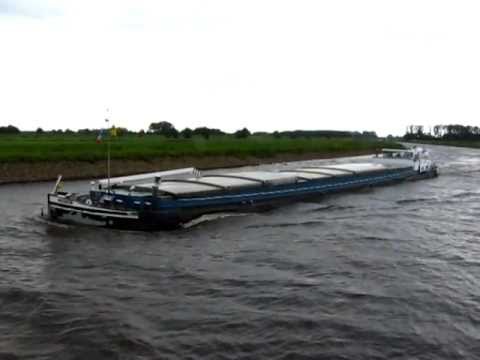 Vorbeifahrt Binnenschiff Caressa - GMS - 02101731 Schreibpegel Reithörne