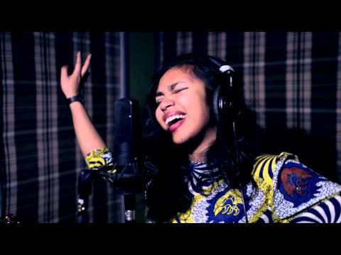 Niu Raza - First Love