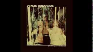 Venus Bogardus : Mouth To Hand