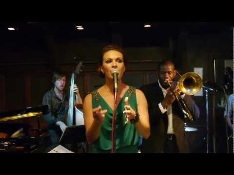 Jessi Teich: Mover And A Shaker (Chris' Jazz Cafe) online metal music video by JESSI TEICH