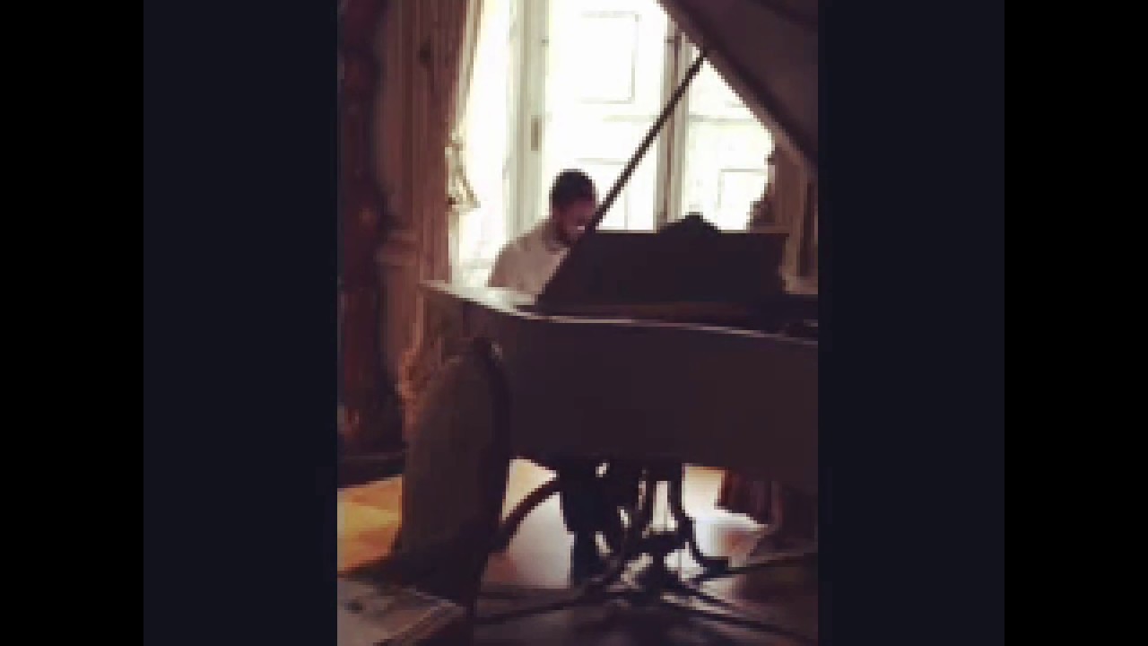 Shmuel Bassman - Playing a gold plated piano at Nemours Mansion