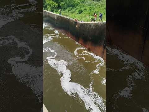 Homem pula dentro dá comporta da barragem de lagoa do carro Pernambuco