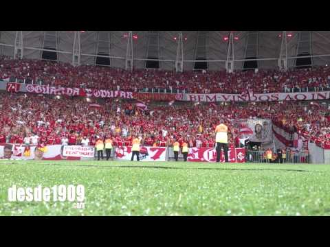 "Vs Emelec - LA15 - Muito mais que um vicio / Nada vai nos Separar" Barra: Guarda Popular &bull; Club: Internacional