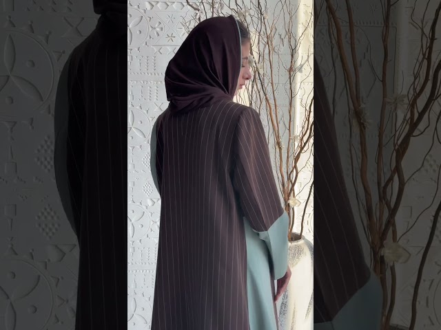 مِحور - عباية قماش مخطط فاخر بقصة مستقيمة