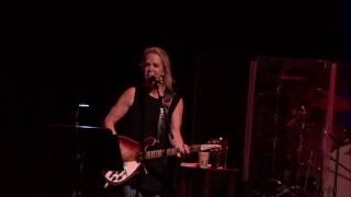 He Thinks He'll Keep Her - Mary Chapin Carpenter - 07-30-17 - Big Top Chautauqua