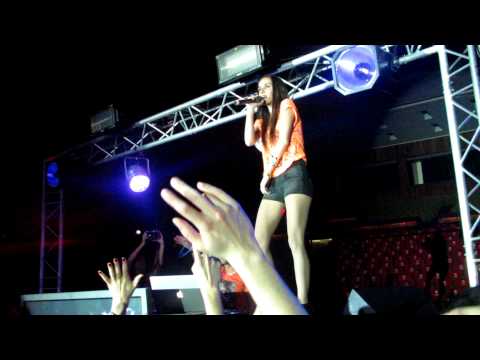 Ana Free ft. Diego Miranda - Girlfriend + Use Somebody (Aula Magna)