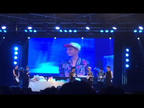 160417 #Addiction1stFanmeetinginBKK - chenwen & fengsong hug #fengwen  #heroinwebseries