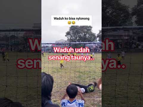 Bocil gak sadar bolanya masuk #shorts #football #ngakak #funnyvideo