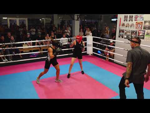 Demi vs Laura round 3