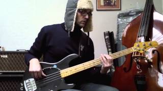 L350 Funky Bass groove in Em, how to play bass