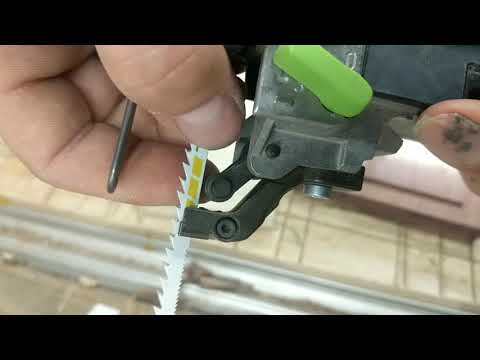 Adjusting the festool carvex for perfect cuts.