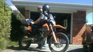 preview picture of video 'KTM 690 Enduro Adventure Gear setup timelapse'