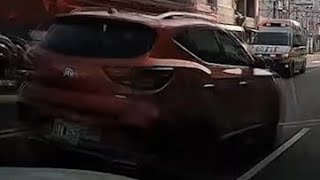 【救護車地獄】明明有空間可以禮讓救護車不禮讓，連續短鳴喇叭是全家趕著去火葬場嗎？（檢舉失敗）