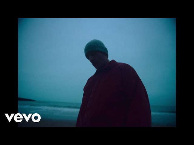 Refuge (Visualiser) - Dermot Kennedy