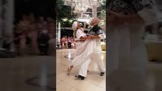 Alejandra Mantinan y Mariano Otero (2022) Exhibición 4 - Selva di Fassano , Puglia