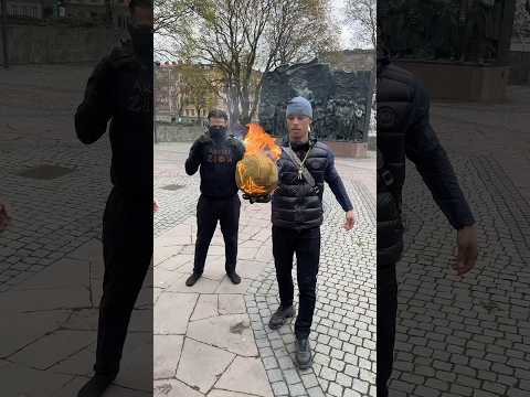 ”Håller mig själv” UTE NU. @a.d.a.a.m x @greekazo              Boka min eldshow manager@levizion.com