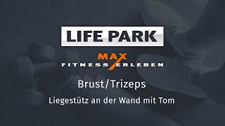 Training mit Tom 06 – Brust/Trizeps – Liegestütz an der Wand