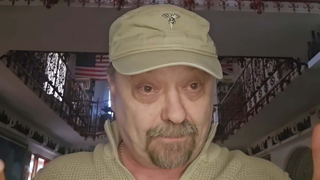 Это гениальная глупость и честность. Латынина: -"с Украиной воюет людской бал