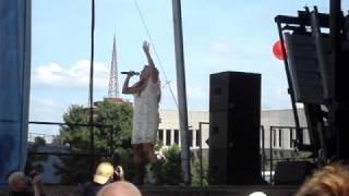 Julie Roberts - First to Never Know (Live CMA Fest)