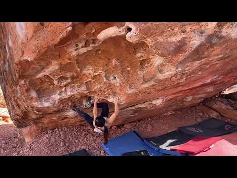 Monkey Bar Traverse, V6. Red Rocks