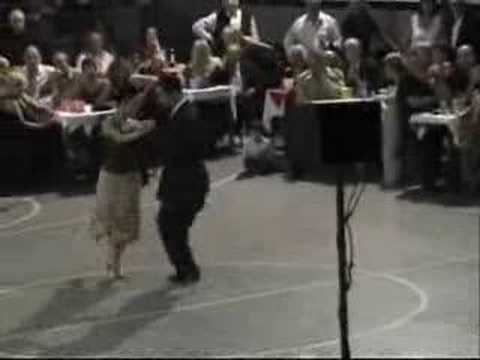  Roberto Leiva  and  Maricel Gomez  are  dancing  to  the  tango  "  Café Domínguez  "