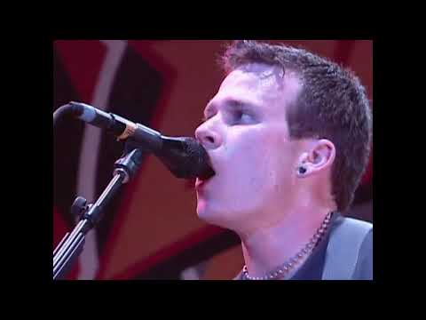 Blink 182 - All The Small Things Live 1999 (Mark Tom and Travis Show)