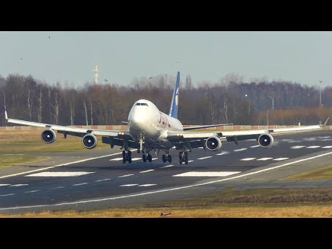 19 BIG PLANE LANDINGS and DEPARTURES - AIRBUS A380, A350, Boeing 747, B787 ... (4K)