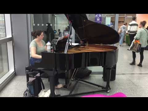 Music @ The Royal London Hospital - Alexandra Conway (final year Barts medical student) plays piano