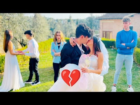 IL MIO AMICO SI E' SPOSATO CON LA MIA FAN !!! - AMICI vs NEMICI - by Charlotte M.