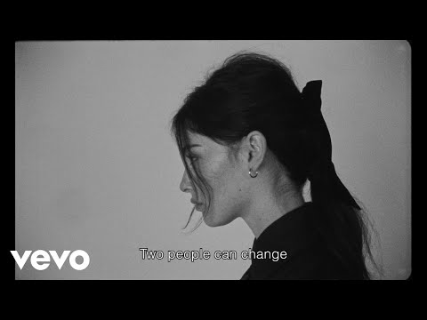 Gracie Abrams - Two people (Official Lyric Video)
