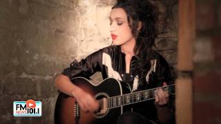 Lindi Ortega Performs &quot;Blue Bird&quot;