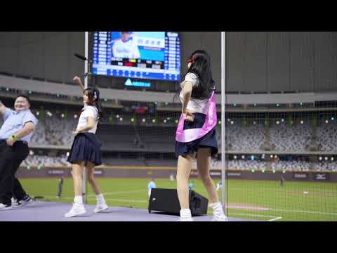 雅英穿水手服泡泡襪真是太害羞了 이아영 이호정 치어리더 공연 cheerleaders fancam