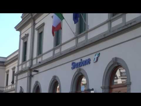 2017-02-28 PISTOIA - CARABINIERE PRESO A MORSI ALLA STAZIONE FERROVIARIA