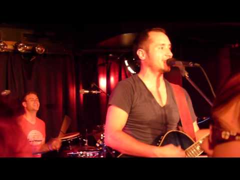 Cris Cosmo - Scheiß auf Facebook - Quasimodo