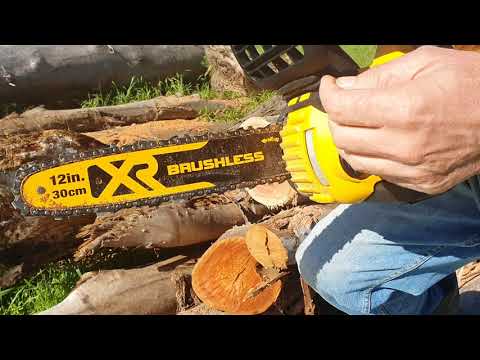 DEWALT akumuliatorinis grandininis pjūklas  DCM565N-XJ - 18V - 30 cm be akumuliatoriaus ir kroviklio video