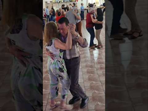 nos idosos de Mangueirinha no Paraná.Brasil #shotrs #baile #dancarinos